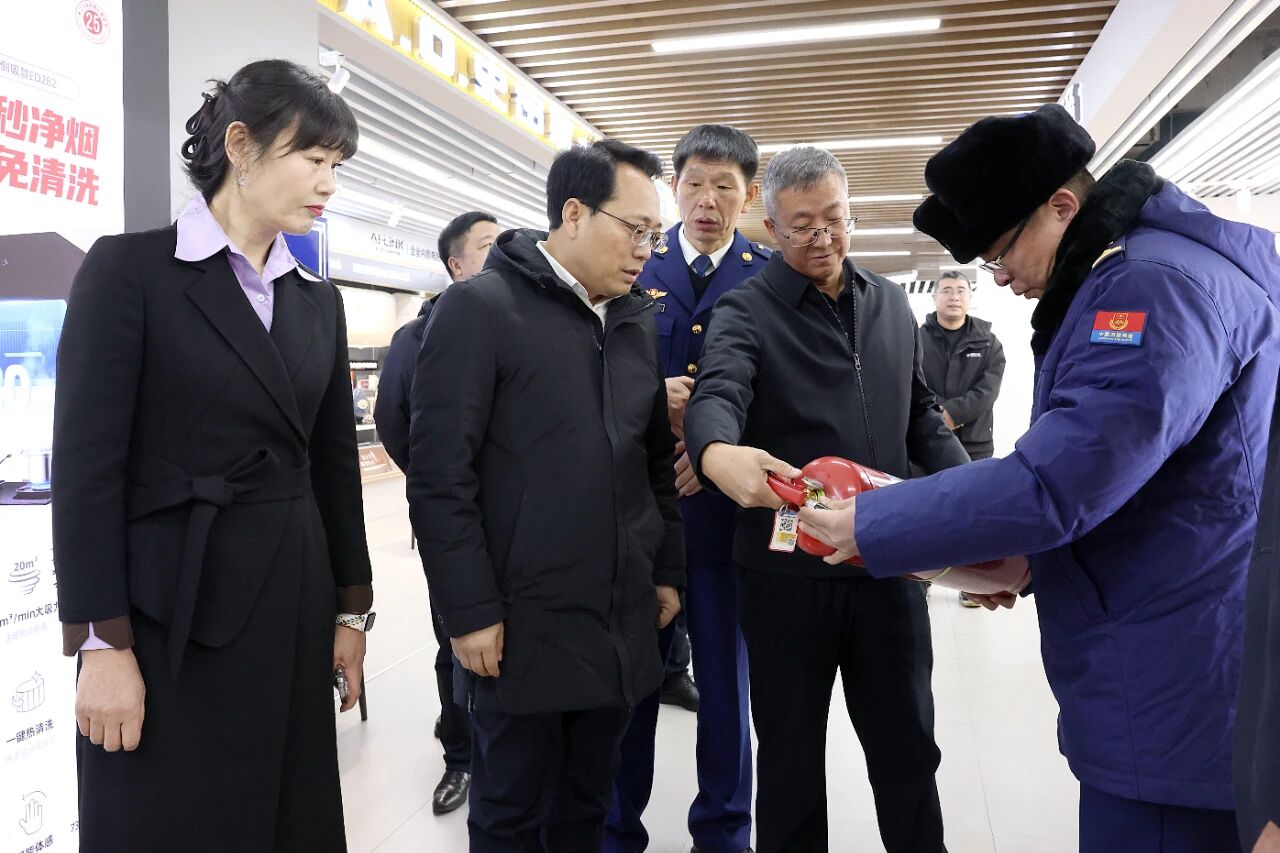 谢志强深入鸡冠区滴道区宣讲党的二十届四中全会精神并调研
