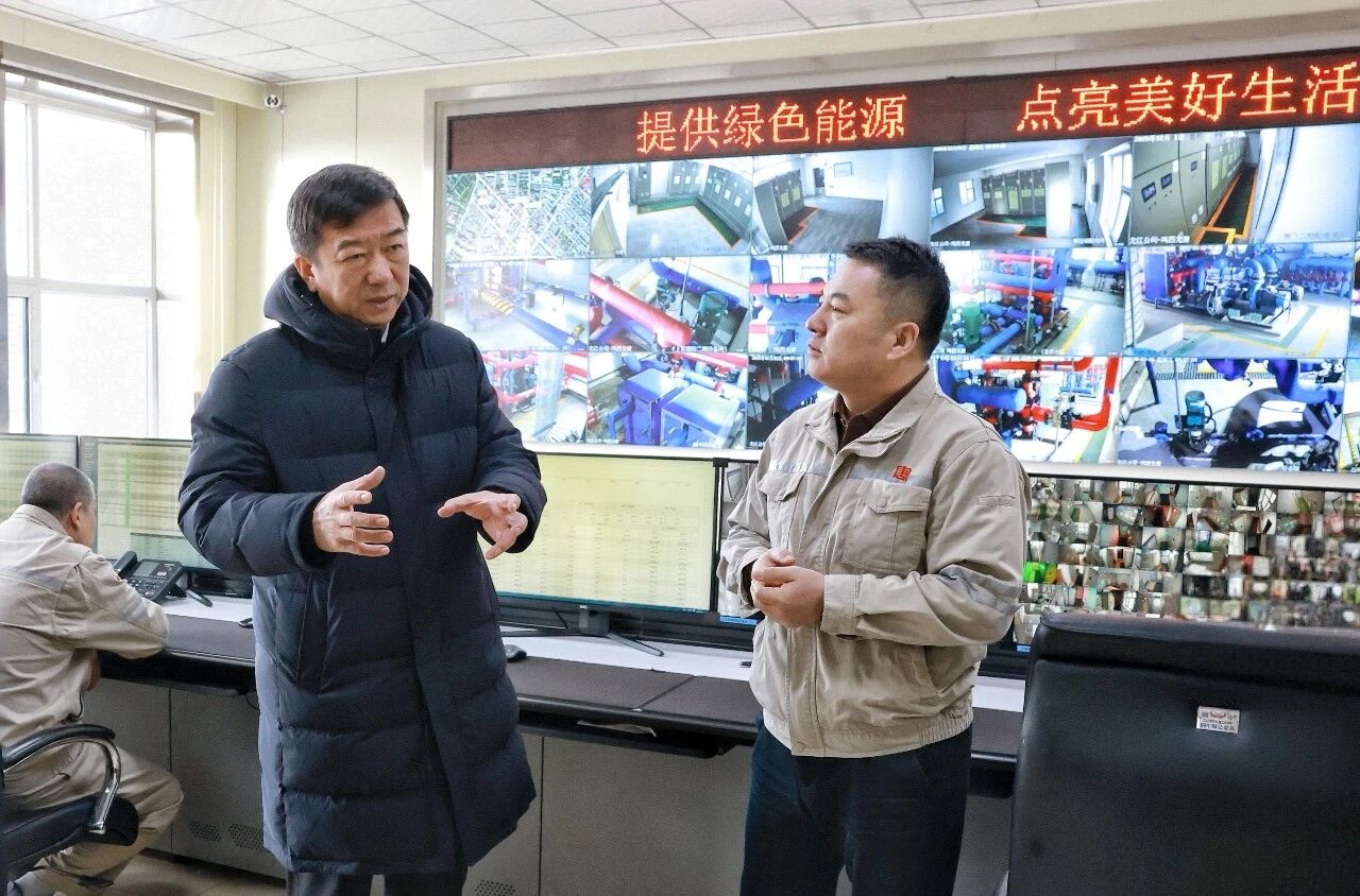 孙成坤深入鸡冠区调研节日市场民生保供并检查安全生产工作